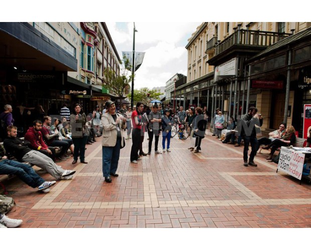 Poder al pueblo: un mitin solidario contra las prisiones y la brutalidad policial celebrado en Wellington, Nueva Zelanda el 18 de octubre, inspirado por el Mes de Resistencia en octubre en Estados Unidos. Foto: Olexander Barnes