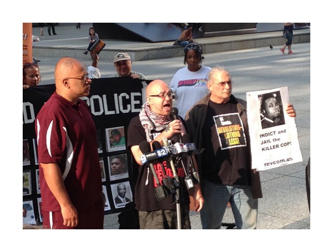 Speaking at August 18 Chicago press conference to support protest in Ferguson: Gregory Koger (middle), a revolutionary communist and former prisoner who had just returned from Ferguson; Tio Hardiman (left), executive director of Violence Interrupters, Inc., who saluted the youth of Ferguson. Revolution photo.