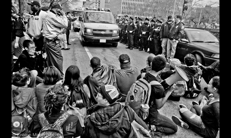 New York City: Blocking police vans at the exit from the Brooklyn Bridge. Photo: Enbion Micah Aan