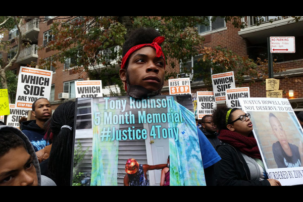 Deonte Davis, primo de Tony Robinson, asesinado por la policía de Madison, Wisconsin el 5 de marzo 2015.