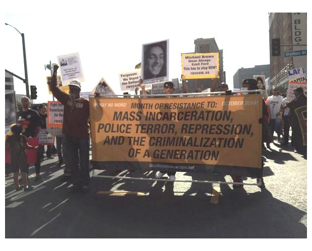 Marcha de cientos de personas en el centro de Los Ángeles. Foto: Twitter/@IEPoliceWatch