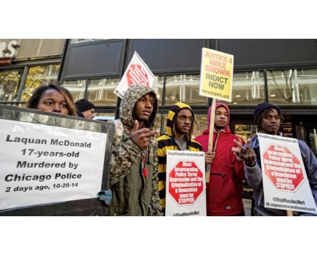 These high school youth were among the hundreds who demonstrated in Chicago on O22. Photo: fjj