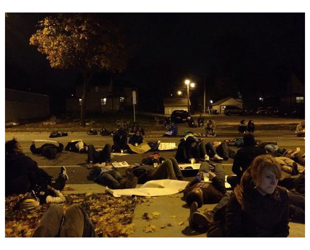 A die-in outside a police station in Minneapolis. Photo: Twitter/ @colocha_rachel 