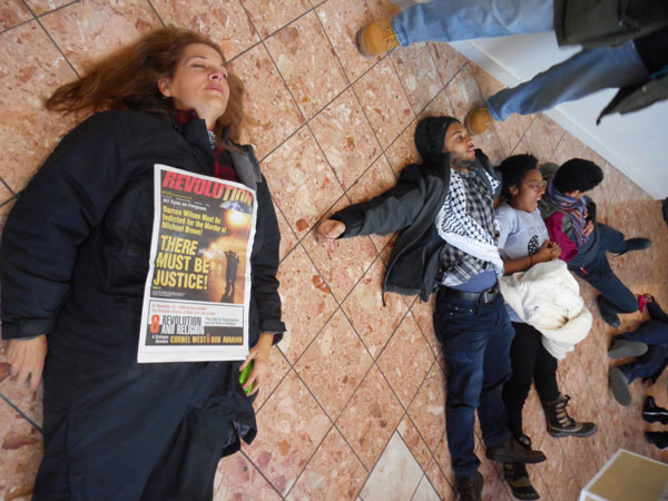 Die-in in St. Louis Galleria, November 28, 2014