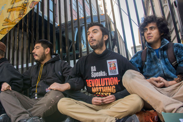 Protesters block buses at ICE office in San Francisco, April 1