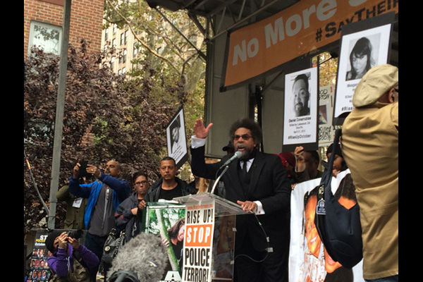 Cornel West habla en el parque Washington Square