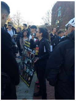 Sunsara Taylor junto con revcoms y universitarios en Mizzou