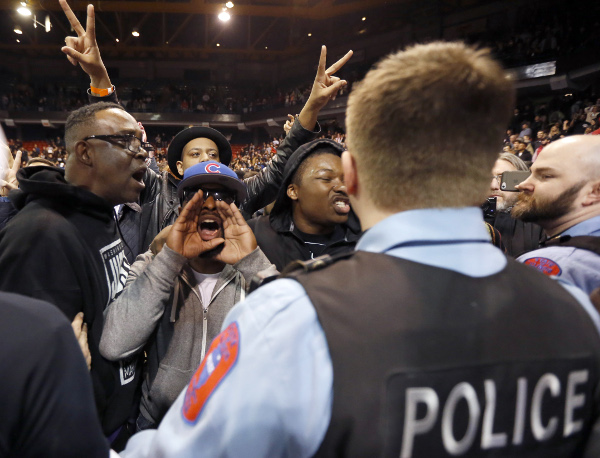 Protesters confront Trump supporters on the campus of the University of Illinois-Chicago, March 11. AP photo 