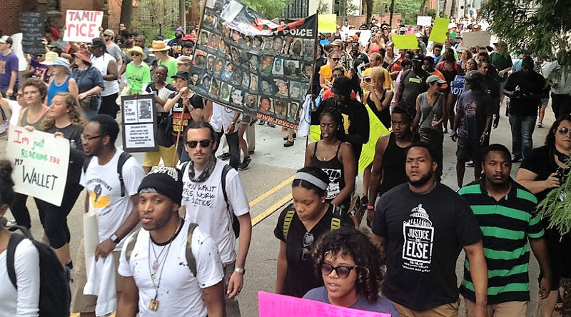 La marcha al capitolio del estado de Luisiana bajo la dirección de alumn@s de secundaria en protesta por el asesinato policial de Alton Sterling, 10 de julio