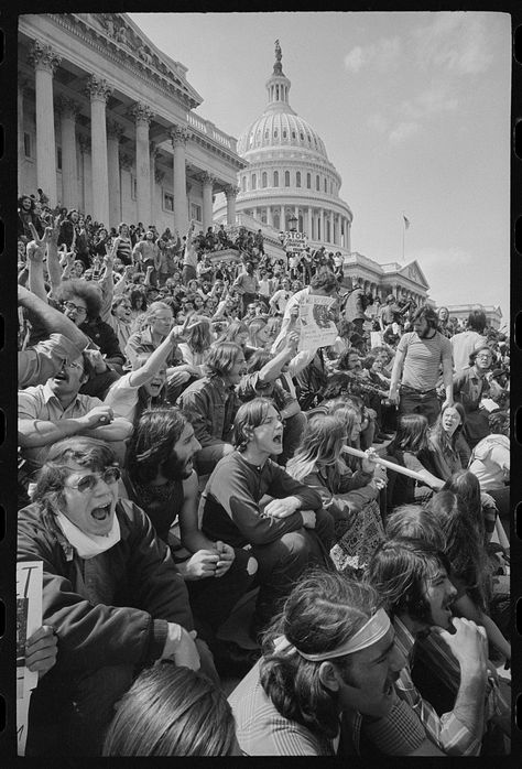 Masiva protesta contra la guerra