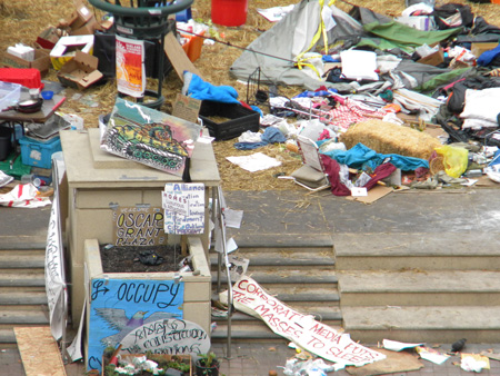 Police raid on Occupy Oakland, Tuesday October 25, 201