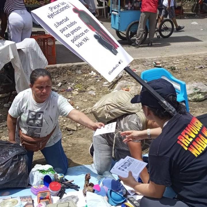 Taking demand to stop the executions in Iran to a street vendor in Cali, Colombia.