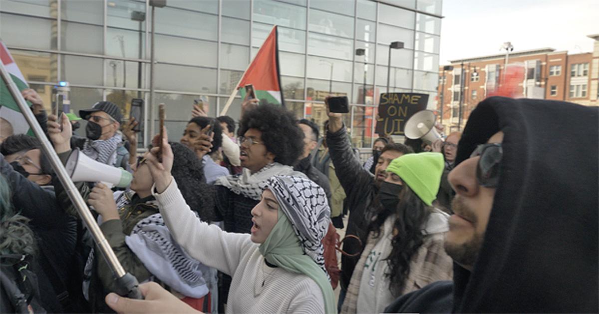 Students at University of Illinois, Chicago, disrupt Illinois trustees' meeting.