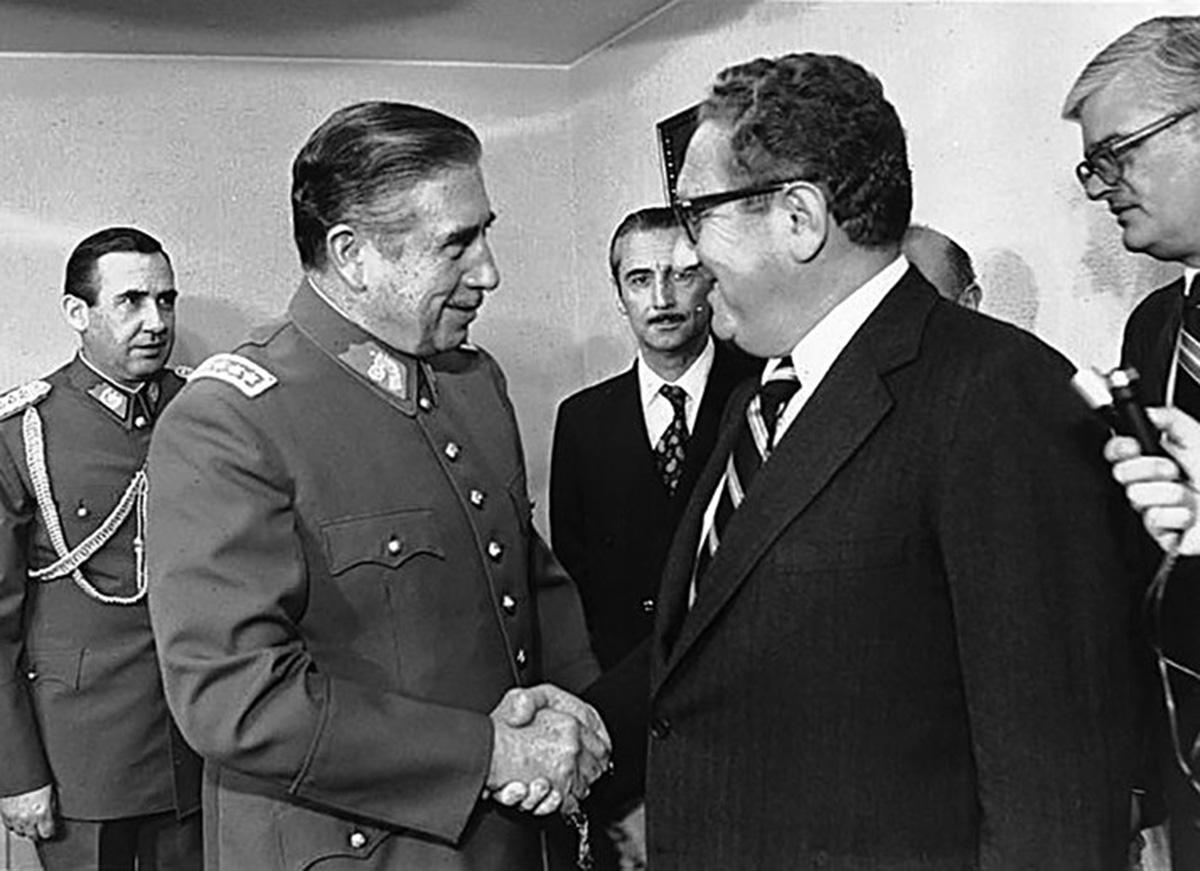 Butcher Kissinger shakes hands with Pinochet the butcher of Chile, 1976.