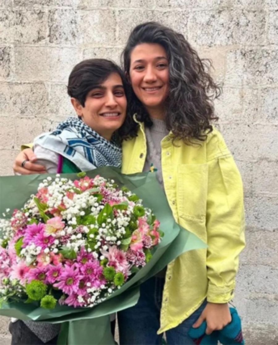 Image of Iranian women Niloufar Hamedi, and Elahe Mohammadi. 