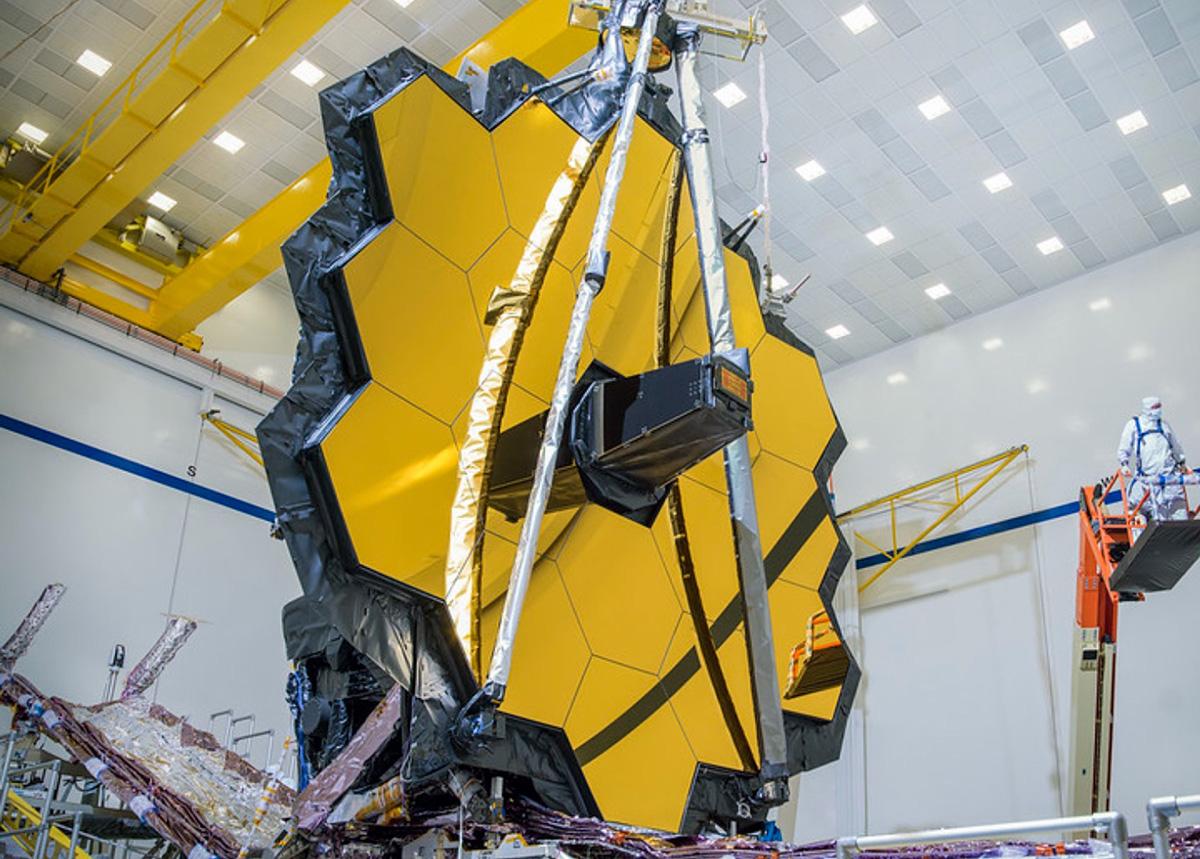 Testing the giant mirror on the Webb Telescope on the ground before its launch into space.
