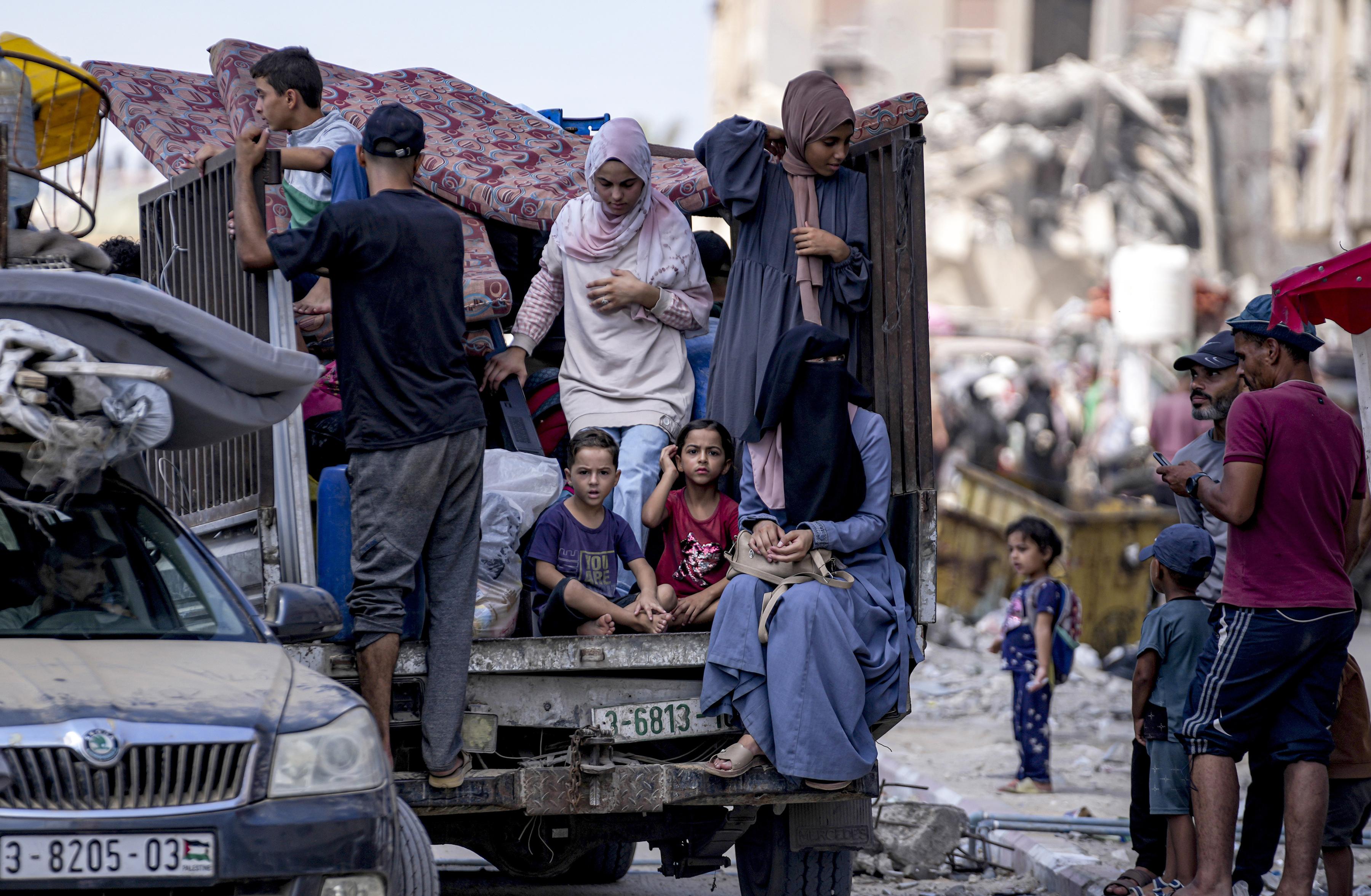 Displaced Palestinians leave parts of the southern area of Khan Younis, August 11, 2024.