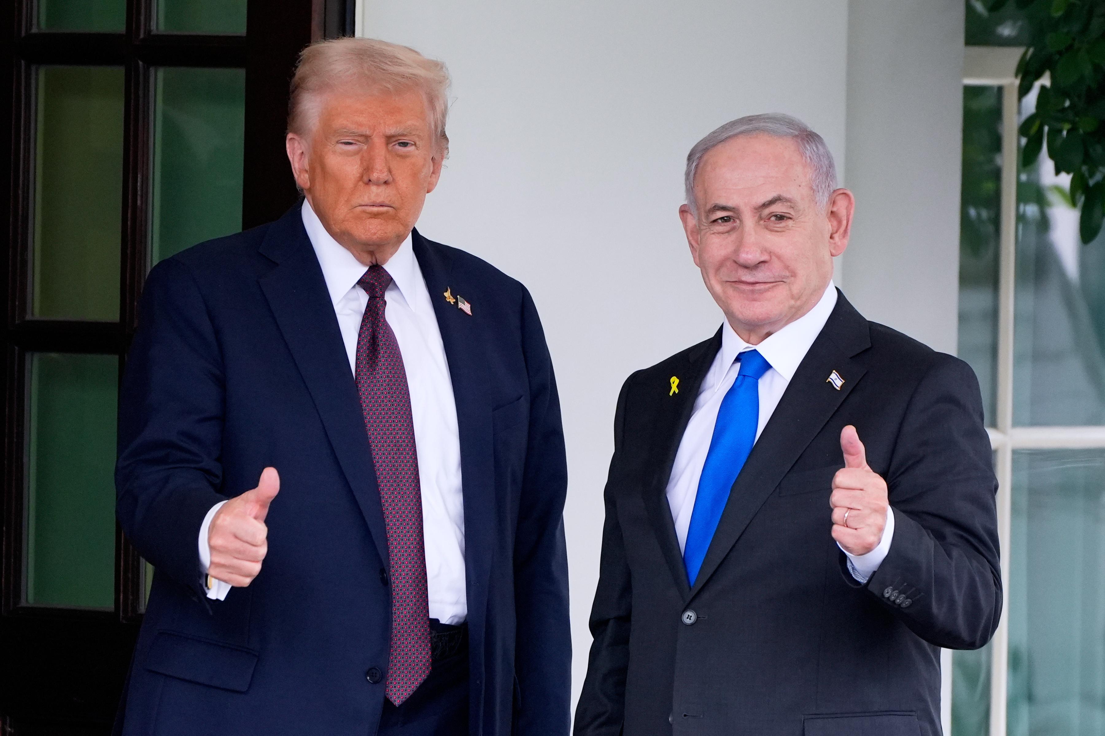 Donald Trump and Benjamin Netanyahu in front entrance to White House with thumbs up, September 29 2025