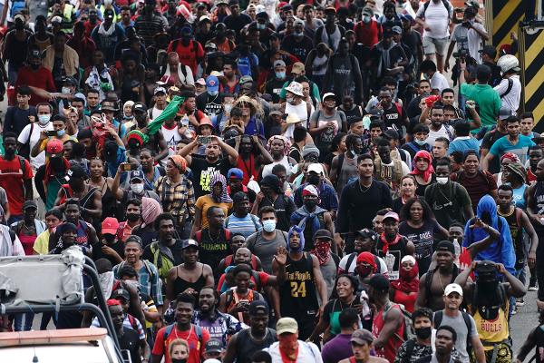 Hundreds of migrants in Chiapas, Mexico, heading north.