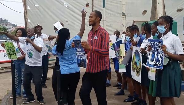 Protestors hold up signs in Sierra Leone