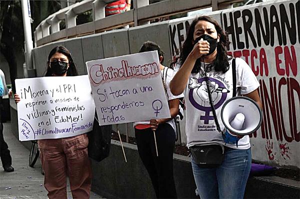 Chimalhuacan women protest police assault and imprisonment of Irene Martinez.