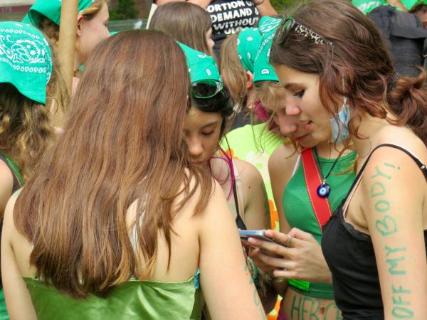 20220526 - NYC - Spreading the stuggle for abortion rights on social media