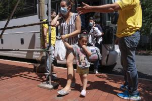 Busload of immigrant asylum seekers arrives in Washington, DC from Arizona.