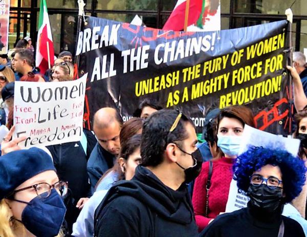 Chicago: protest for Iran, with Break the Chains banner