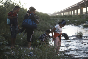 Venezuelan migrants cross Rio Bravo from Ciudad Juarez, Mexico to U.S., October 13, 2022.