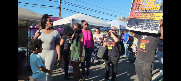 2023-09-04 Los Angeles, Turning heads at a festival