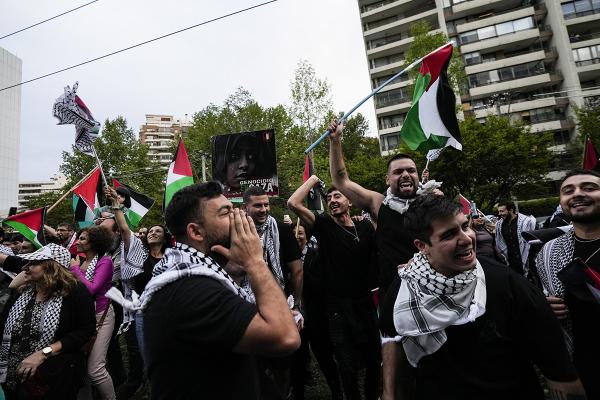 Chile: protest in front of the Israeli embassy in Santiago, Chile, October 18, 2023.