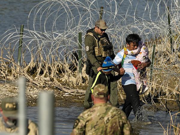Migrants crossing the border at Eagle Pass, Texas are taken into custody by the Border Patrol, January 3, 2024.