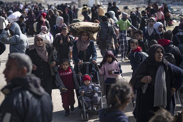 Palestinians who fled Israeli air offensive in Khan Younis, arrive in Rafah, January 26, 2024. 
