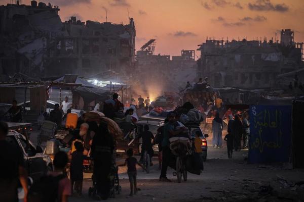 Palestinians evacuate Khan Younis in response to July 1, 2024 order.