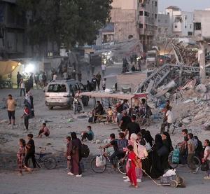 Palestinians flee Khan Younis following an evacuation order, July 1, 2024.