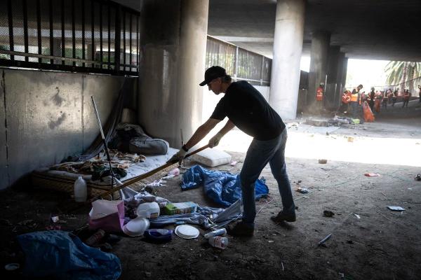 California Governor Gavin Newsom assists in carrying out vicious offensive against the homeless, August 8, 2024.