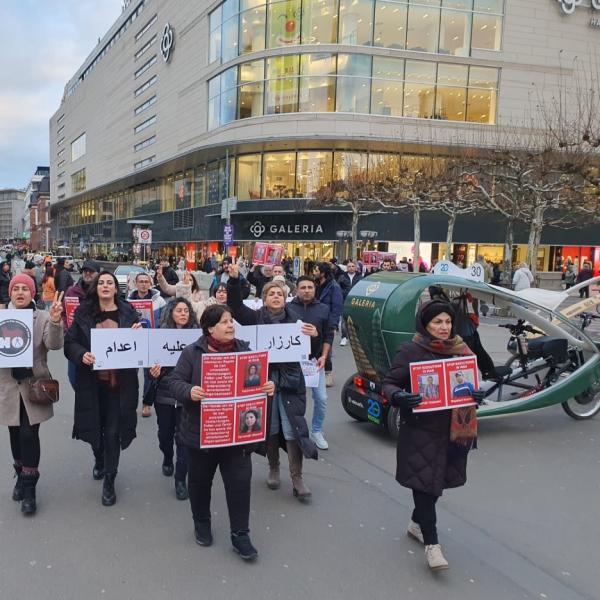 Holding photos of prisoners in danger of execution in Iran, women led a march in Frankfurt, Germany on January 28, 2025.
