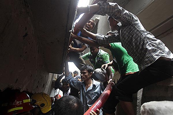 Bangladesh-factory-fire-2013-AP_880464995134=600px.jpg