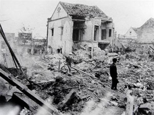 Hanoi1972Bombing-600.jpg