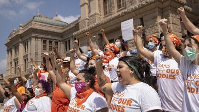 Pro abortionists protest on steps of Austin capitol.