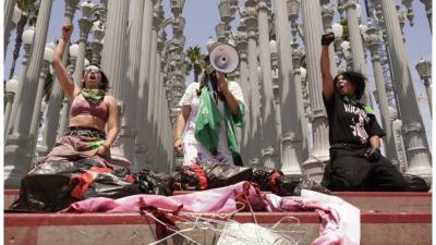Screencap of LA Times coverage of Abortion Rights civil disobedience at the LA County Museum of Art