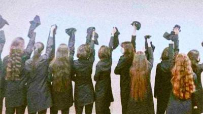 Iranian girls remove hijab in honor of murdered Mahsa Amini, September 2022.