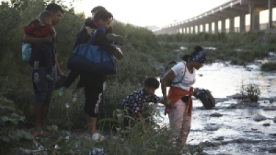 Venezuelan migrants cross Rio Bravo from Ciudad Juarez, Mexico to U.S., October 13, 2022.