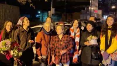 Screengrab of some of the released prisoners defiantly chanting outside Evin Prison in Tehran, clearly unrepentant and unbroken!