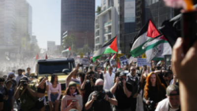 Huge crowd of pro-Palestinian marchers