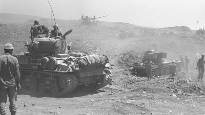 Israeli tanks advancing on the Golan_Heights, 1967