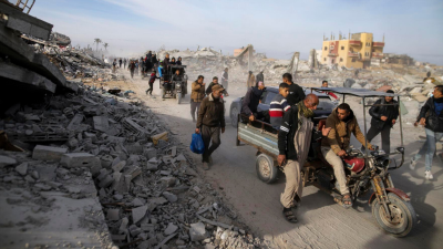 Displaced Palestinians leave Khan Younis to return to their homes in Rafah, southern Gaza Strip, January 19, 2025.