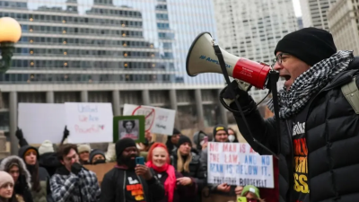 Revcom speaking to protesters in Chicago