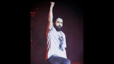 Mehdi Yarrahi at a 2018 concert