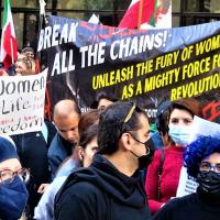 Chicago: protest for Iran, with Break the Chains banner